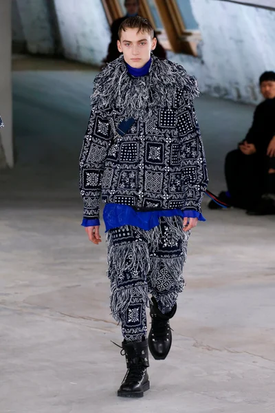 Look 10